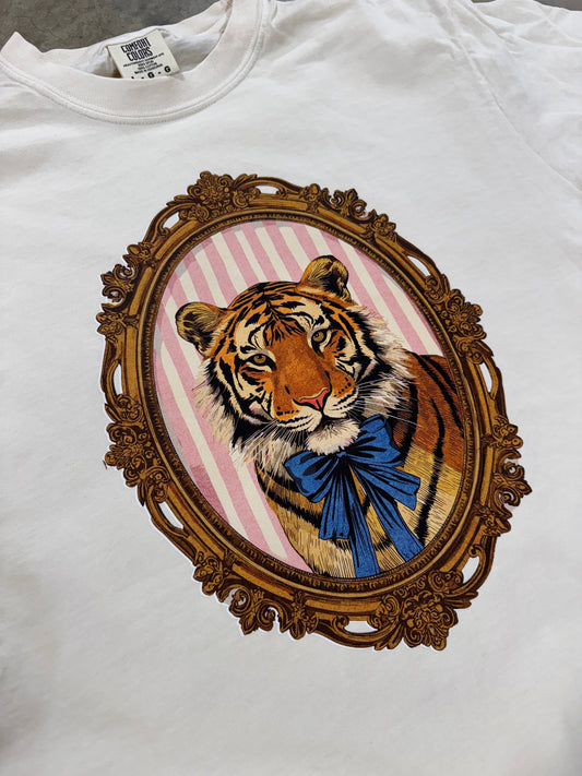 Tiger Graphic Tee Coquette | Vintage Tiger Shirt | Bow Tiger Tee | Western Boutique Shirt | Comfort Colors Graphic Tee