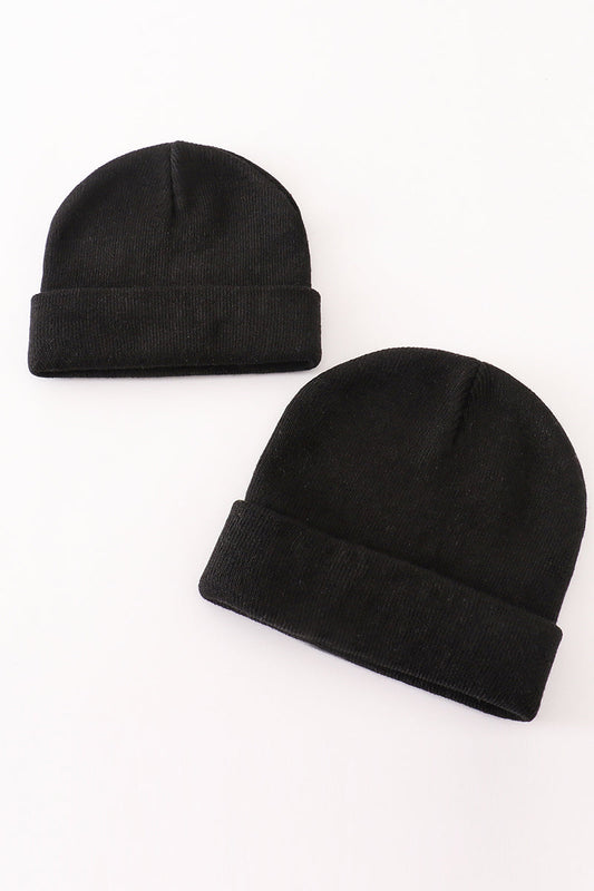 Black ribbed basic knit beanie