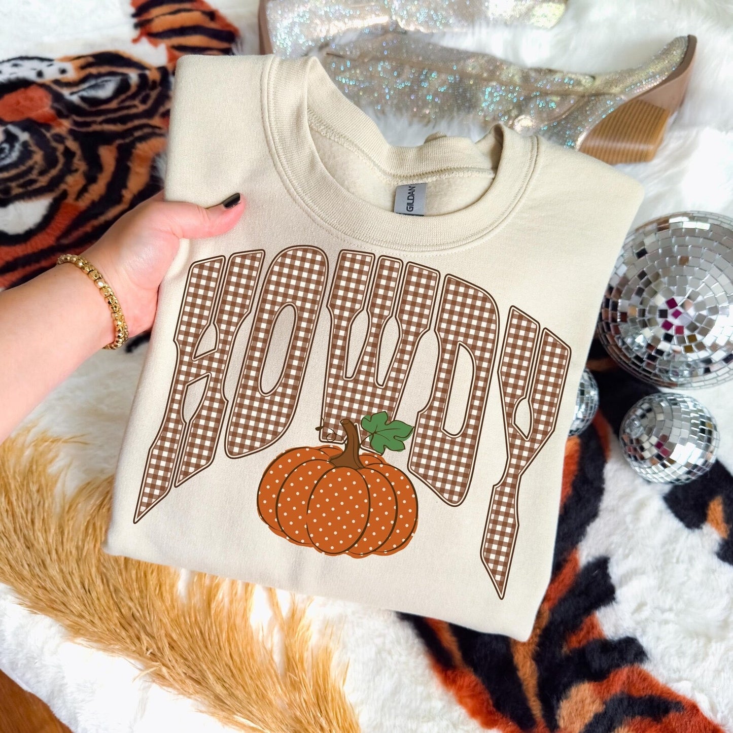 Howdy Pumpkin Graphic Tee | Fall Western Shirt | Gingham Pumpkin Comfort Colors T-Shirt